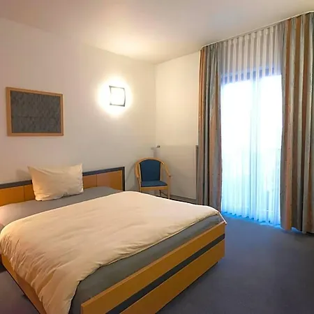 Otel Am Stadtpark Borken (Hessen)